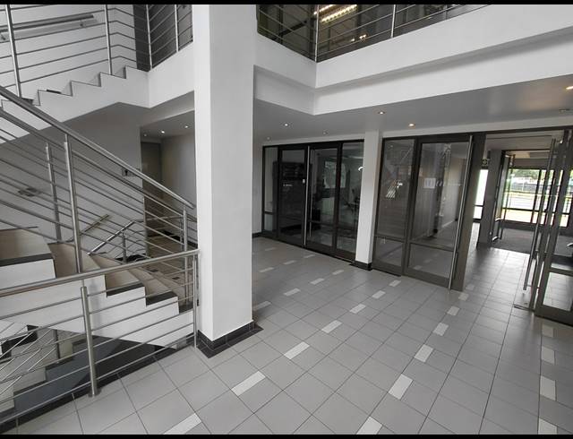 330M² OFFICE TO LET IN MAGALIESSIG